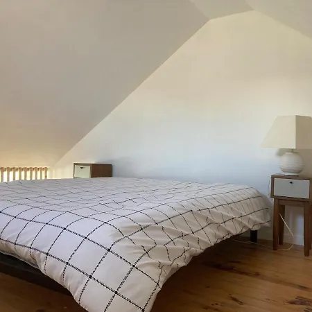 Daire Charmante Petite Maison A Saille, Village Classe Proche Plages
